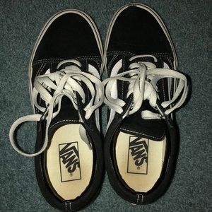 ❤️black and white vans❤️